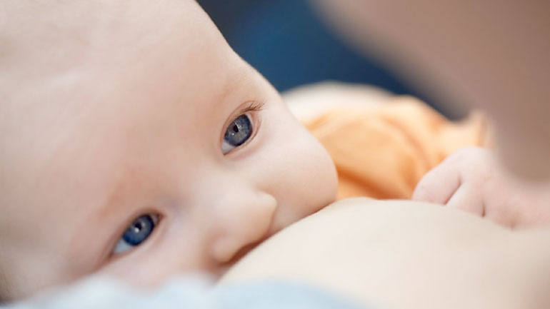 Θηλάστε με ασφάλεια το μωρό σας ακόμα και αν έχετε πυρετό